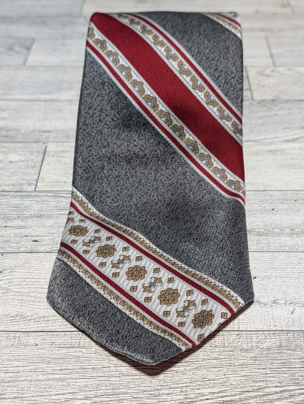 Wembley Luxury Red And Gray Patterned Diagonal Stripe Polyester Tie 60" x 4 "